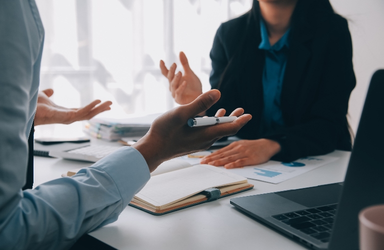 Lawyer is consulting with client